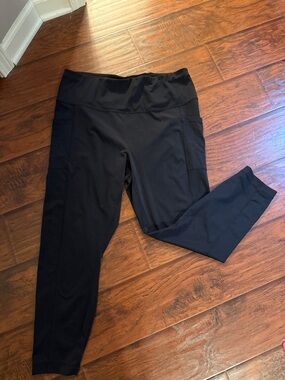 Yogalicious Black High-Waist 7/8 Leggings